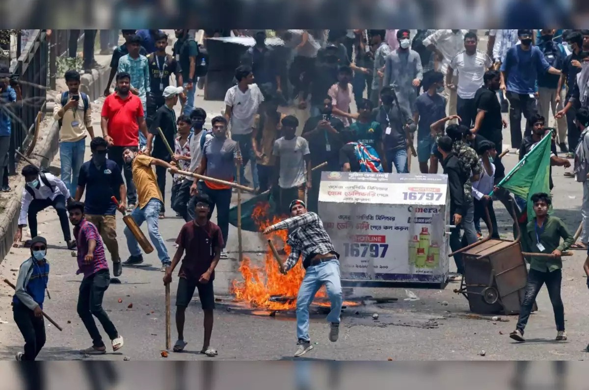 Curfew imposed in Bangladesh student movement, internet is also not working