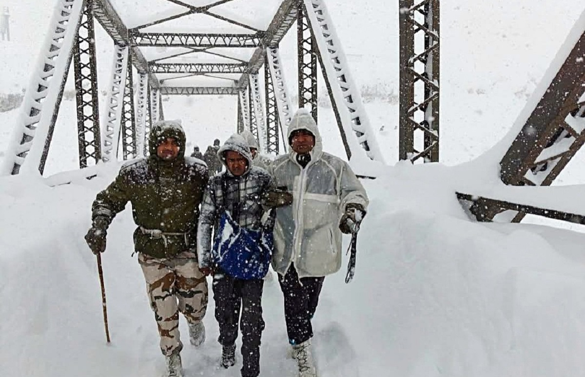 32 laborers were saved from an avalanche in the Chamoli district of Uttarakhand