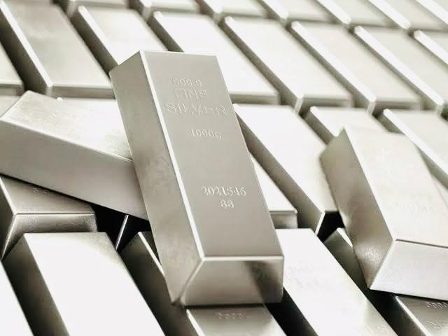 Silver futures prices increase : Rs 363 rises to Rs 97,838 per kg