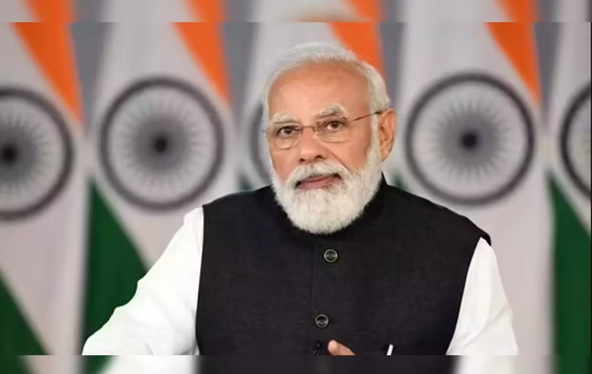 PM Modi kicks off the Eco-Friendly Transport Initiative with 25 new e-buses